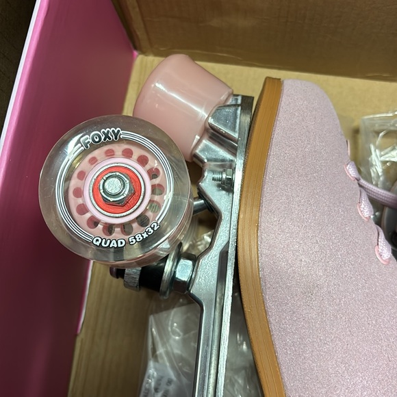 Foxy Roller Skates - Picture 3 of 10